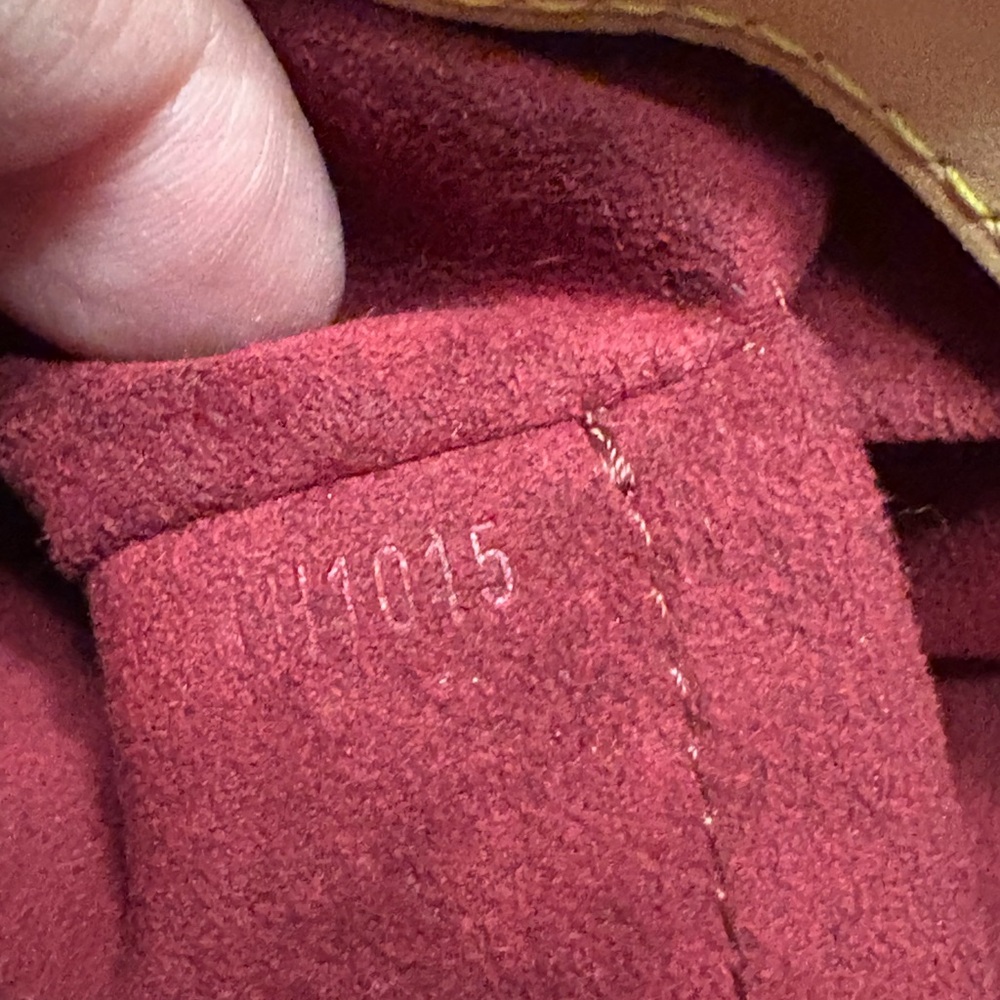Louis Vuitton Audra bag - Picture 13 of 16
